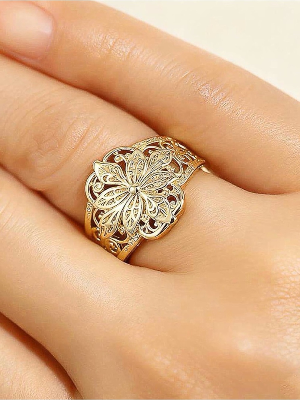 Gold Floral Filigree Women's Ring Size 7 & 8 - Picture 3 of 4